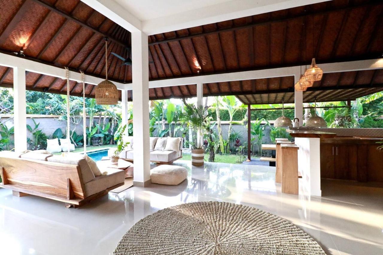 Villa Santai, Huge Garden Seminyak Square ภายนอก รูปภาพ